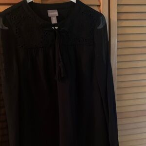 Chicos L/S Black Eyelet Collar Tassel Tie Blouse. Size 0